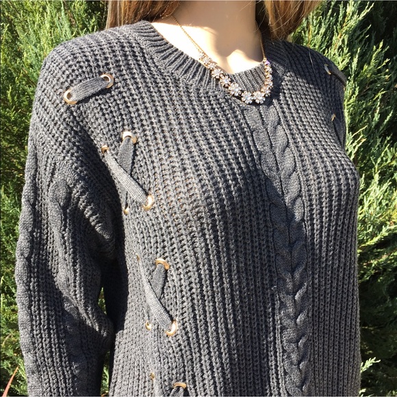 CABLE KNIT W/ DECORATIVE TIES one large left - Picture 2 of 8